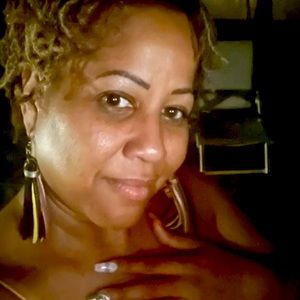 Meet your Posher, Tee